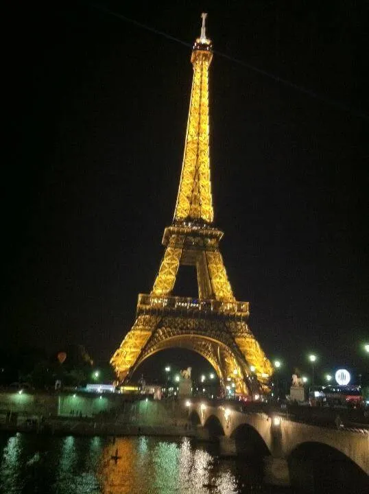 מגדל אייפל בלילה