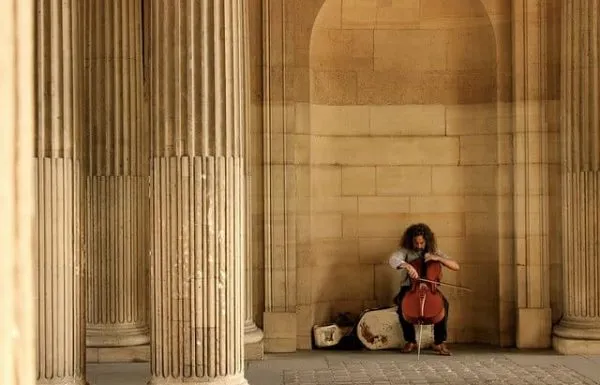 לטייל בפריז שמציעה אוכל, מוזיאונים ועוד הרבה דברים נפלאים